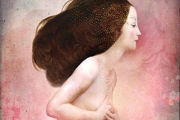 mujer con las manos en el pecho