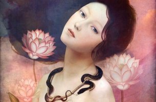 Mujer rodeada de flores con erotomanía