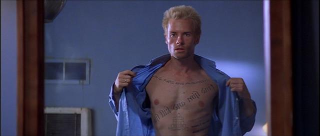 Personaje de Memento con tatuajes