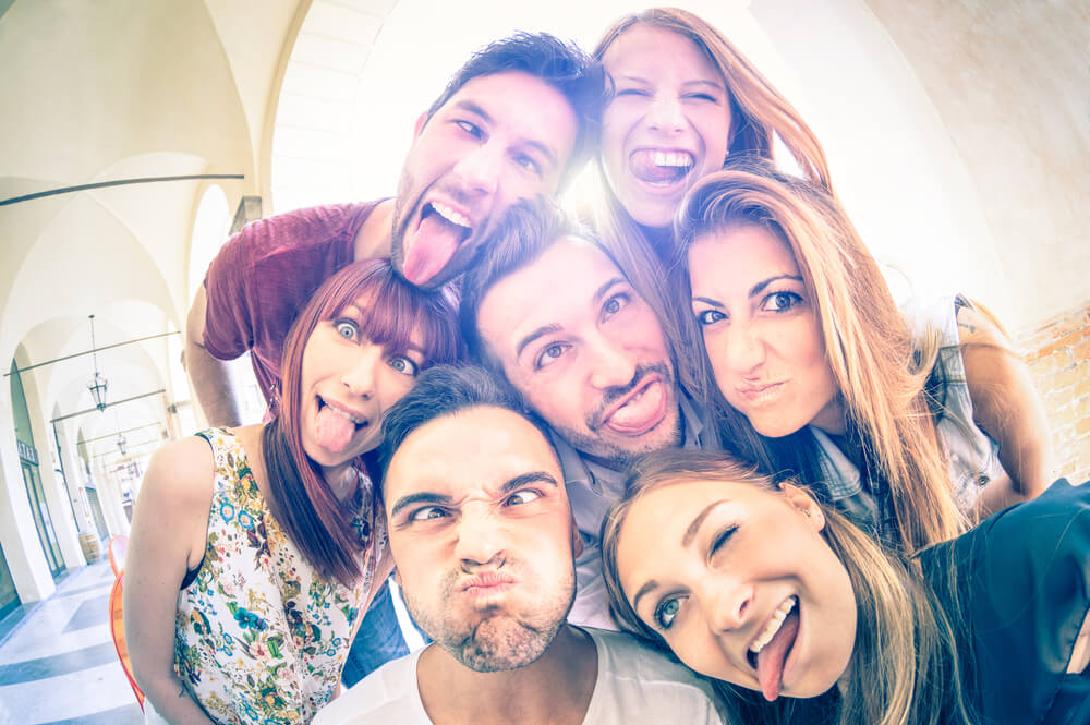 amigos divirtiéndose