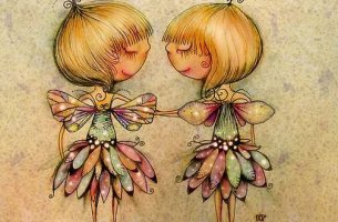Amigas abrazadas con alas de mariposa