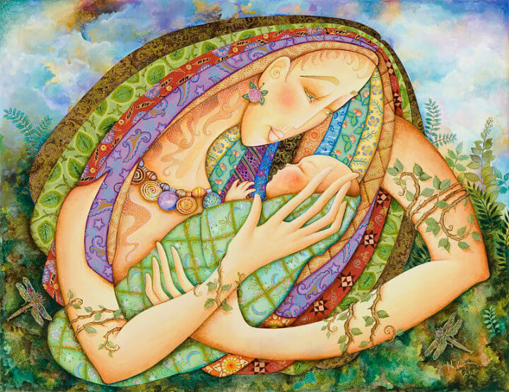 Madre con hijo en brazos