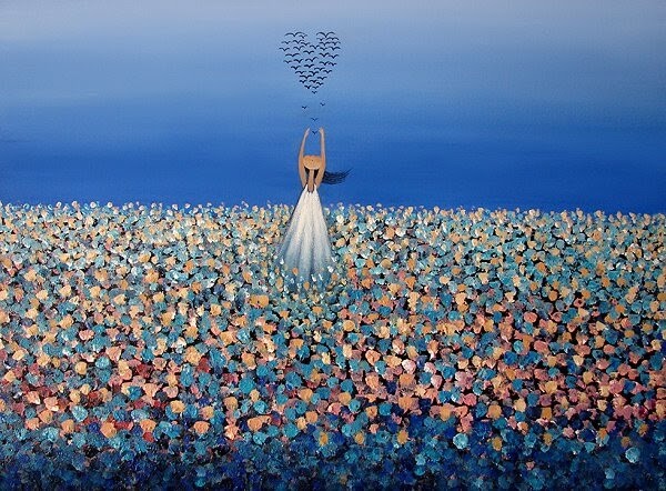 Niña en el campo con corazones