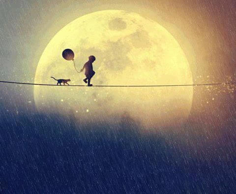 Niño caminando con su gato y un globo cerca de la luna