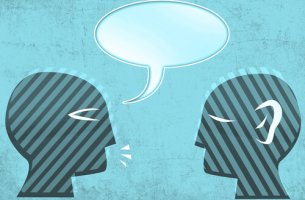 Persona discutiendo y responsabilizando a su enemigo de su malestar