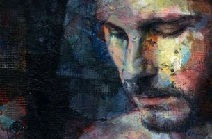 Hombre con los ojos cerrados utilizando su pensamiento lateral