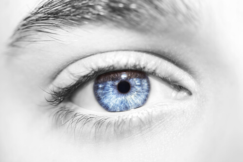 Ojo de color azul