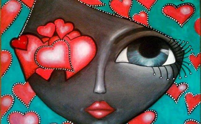 rostro femenino con etiquetas en forma de corazón