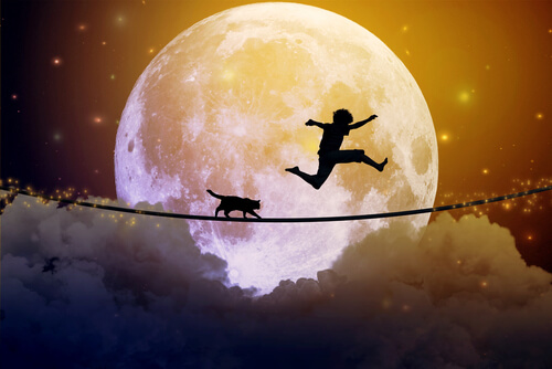 Niño saltando en una cuerda al lado de la luna