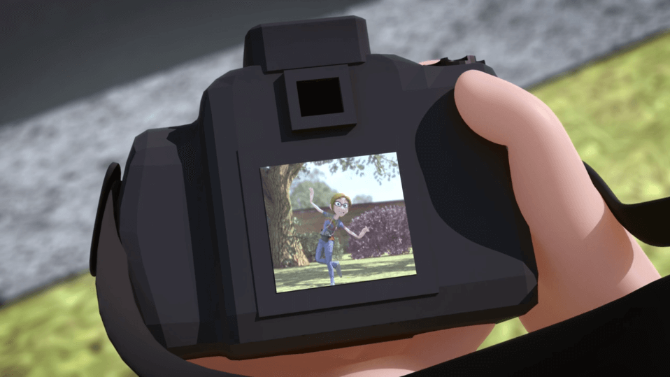 Hombre mirando foto de su chica