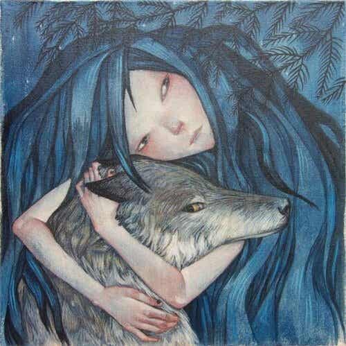 Mujer abrazando a un lobo pensando en la magia