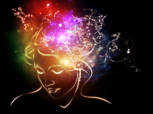 Mujer con el cerebro iluminado