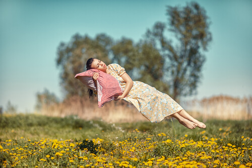 Mujer durmiendo siesta