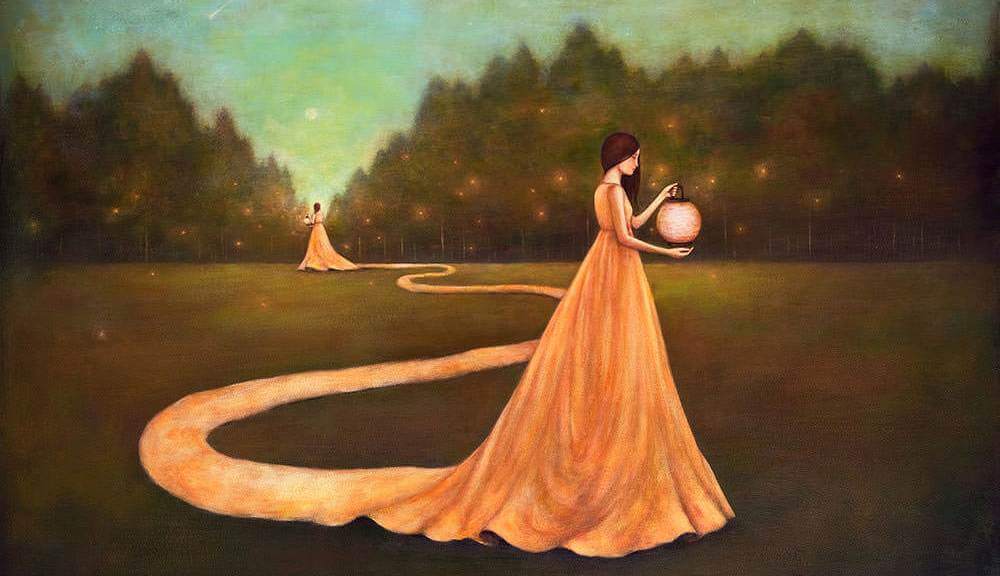 mujer encontrándose a sí misma en un jardín