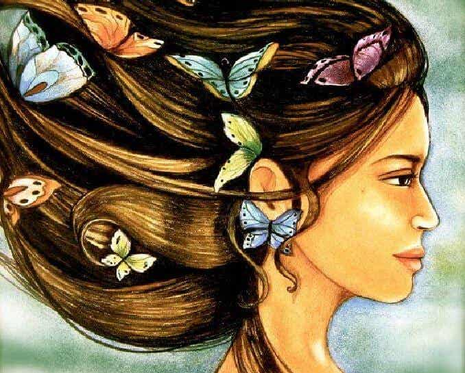 Mujer con mariposas en el pelo madurar