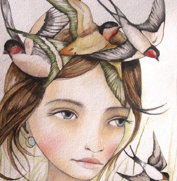 Mujer con pájaros en la cabeza