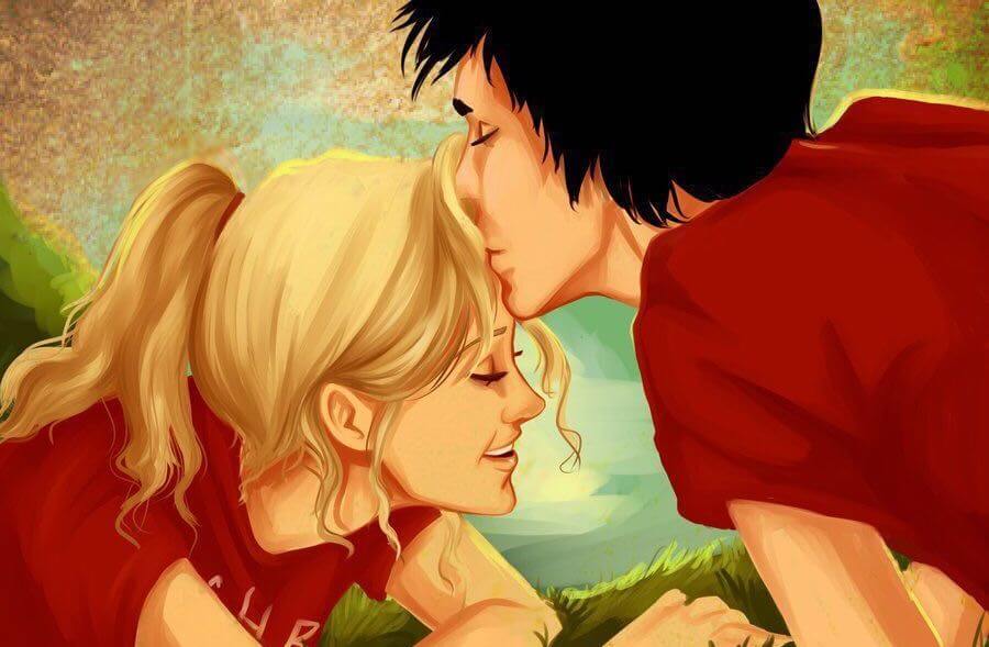 Chico besando a su novia con amor verdadero