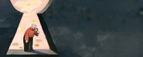 Hombre con llave para cerradura