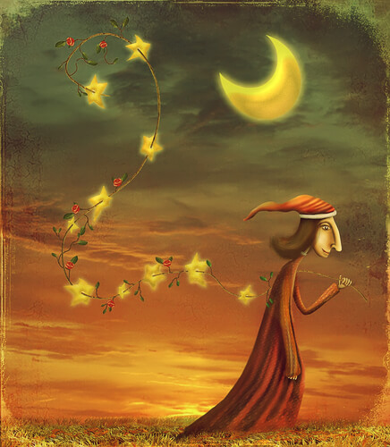 Hombre sonriendo por la noche