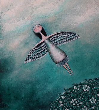 Niña con alas volando por el cielo
