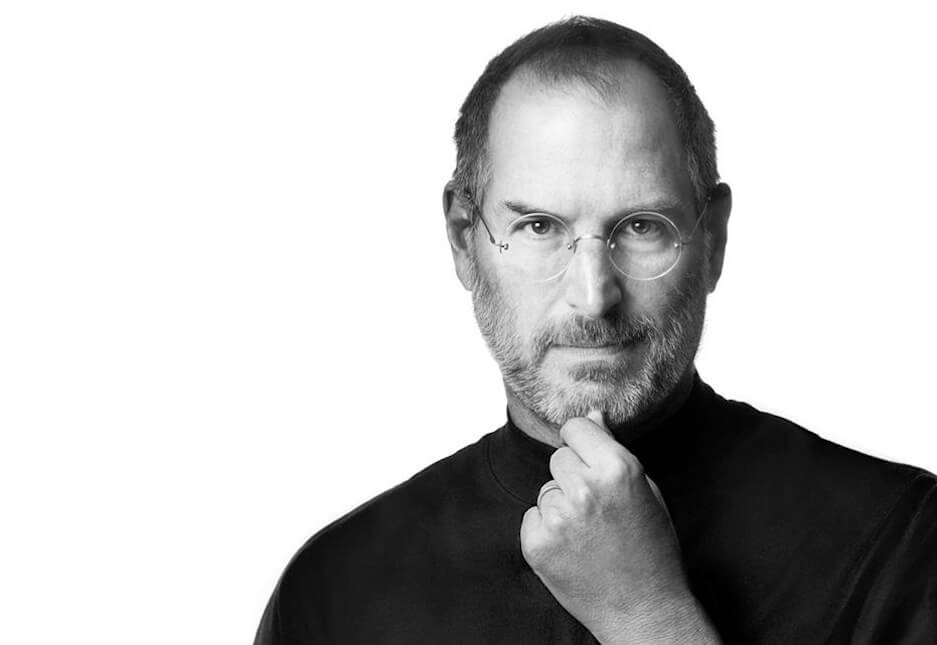 Steve Jobs poserar
