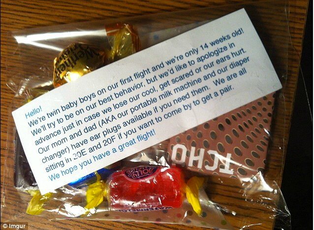 Bolsa con tapones y dulces