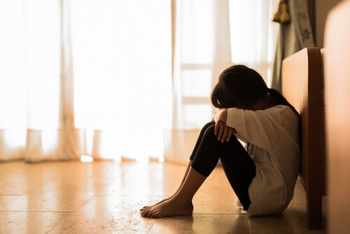 Hikikomori, adolescente aislada porque la presión de su entorno la ha sobrepasado