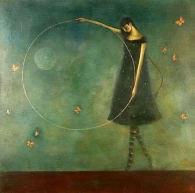 chica con aro huyendo de las burlas