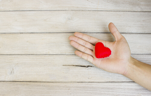 Corazón en la mano
