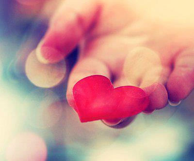 Mano con un corazón