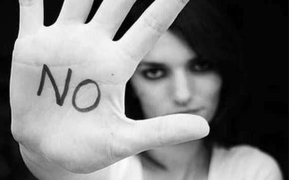 Mano diciendo no a la violencia de género