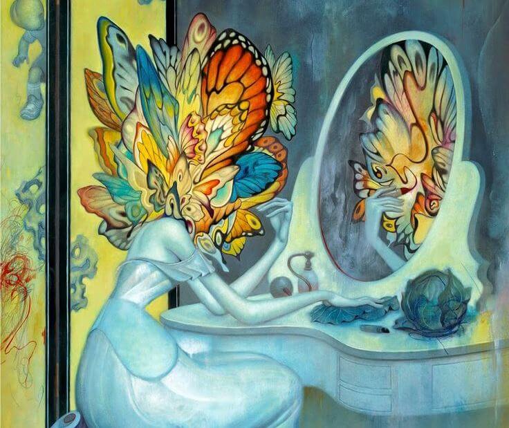 mujer cabeza mariposa