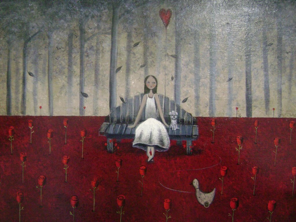 Nujer con un perro represnetando vidas corrientes