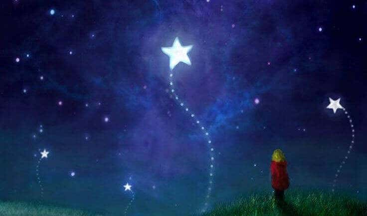 Chłopiec patrzący na gwiazdę