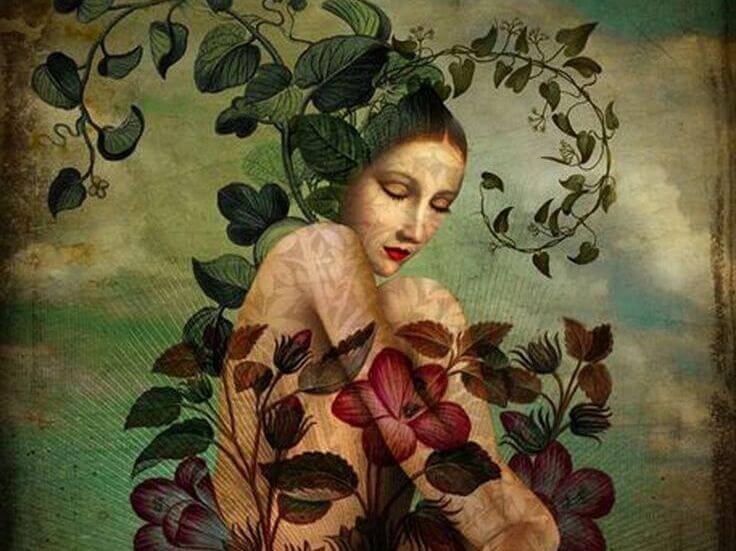 Mujer rodeada de un rosal