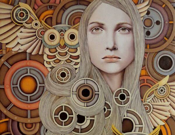 mujer con buho representando creencias sabias