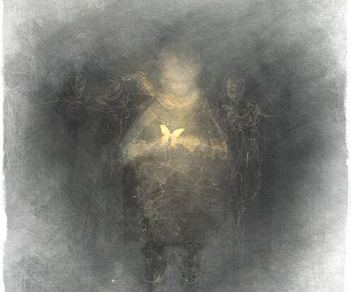 niño con mariposa representando las buenas personas