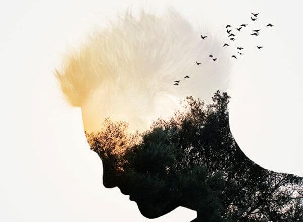 Perfil de hombre con pensamientos positivos