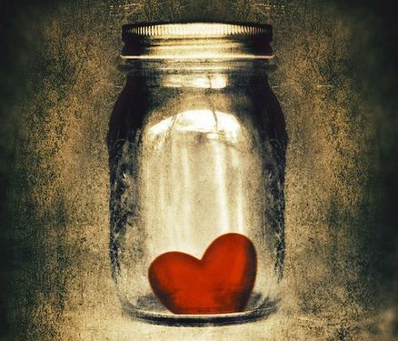 tarro con corazón dentro
