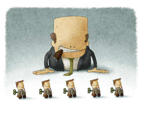 Hombre fanático del control manipulando a sus empleados