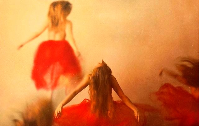 bailarinas con vestido rojo