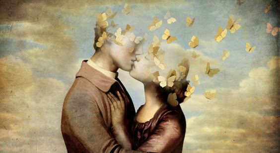 Beso con mariposas en la cabeza