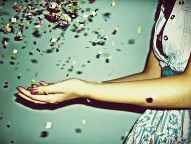 Chica con serpentina