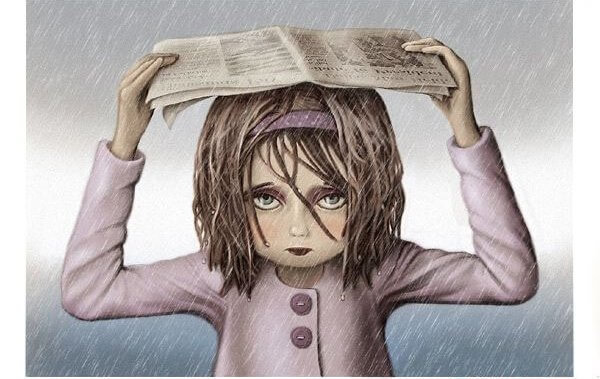 chica protegiéndose de la lluvia