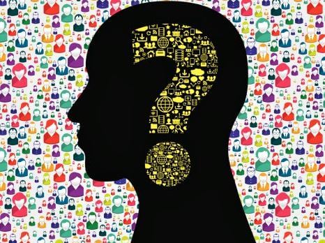 Silueta de un cabeza con un interrogante