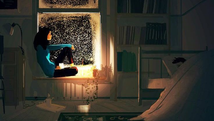 mujer asomada a la ventana por la noche