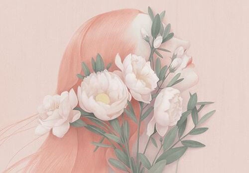 mujer envuelta en flores rosadas