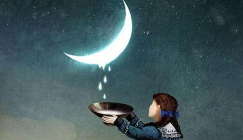 Niña recogiendo gotas de luna