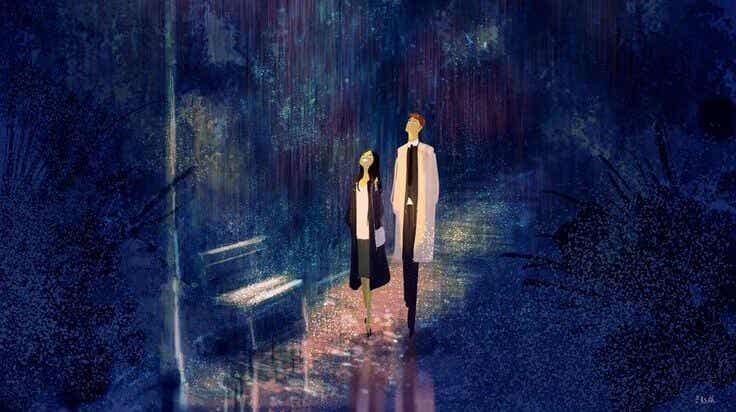 pareja paseando en una noche de lluvia disfrutando de la vida