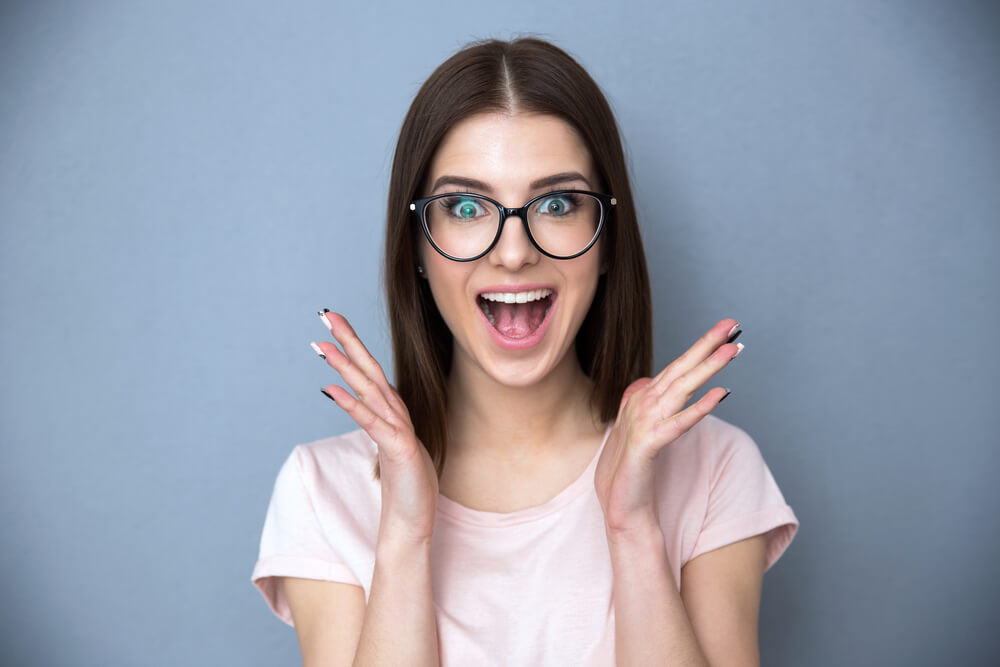 mujer sorprendida